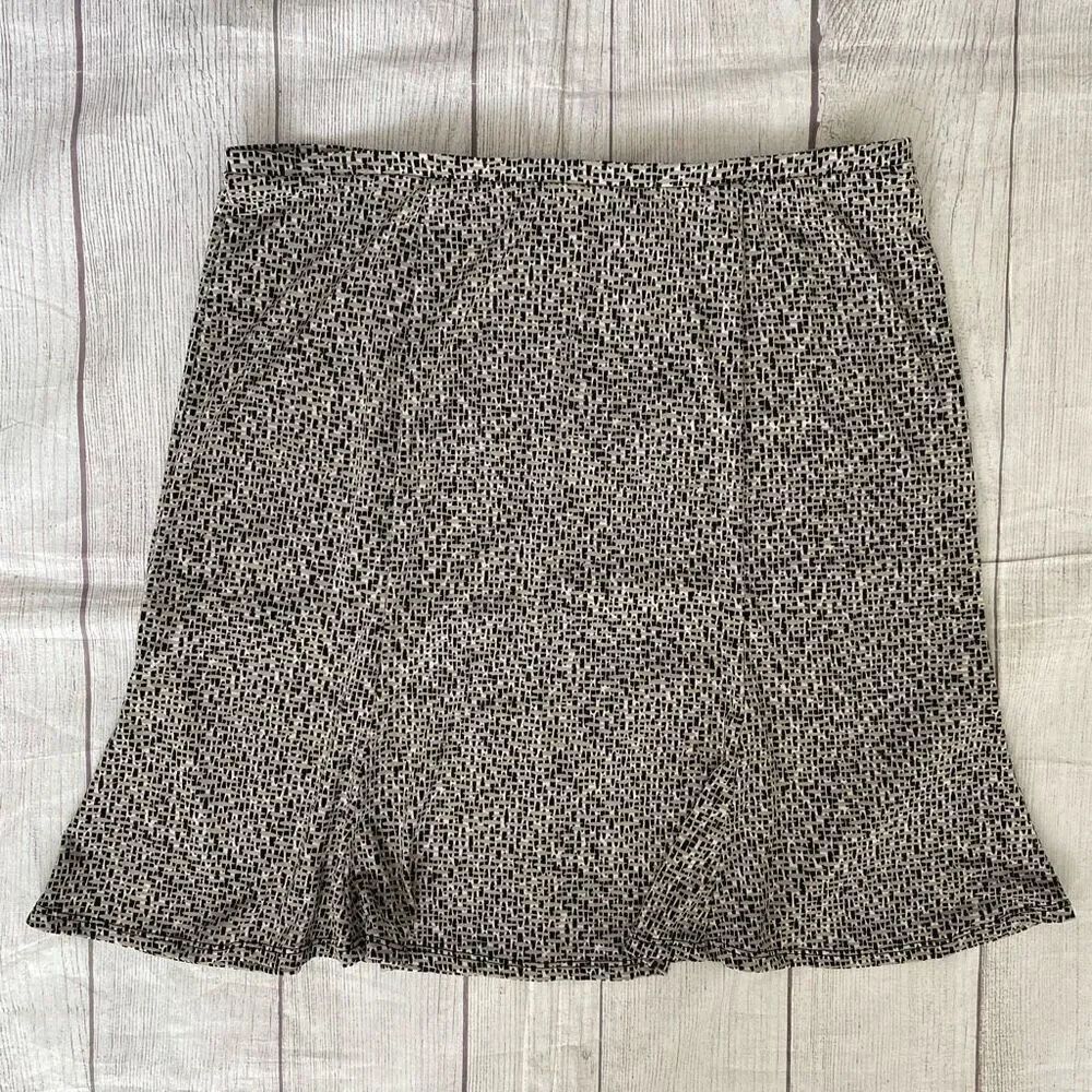 Express women M pull on flare print skirt w/elastic waist tan black white